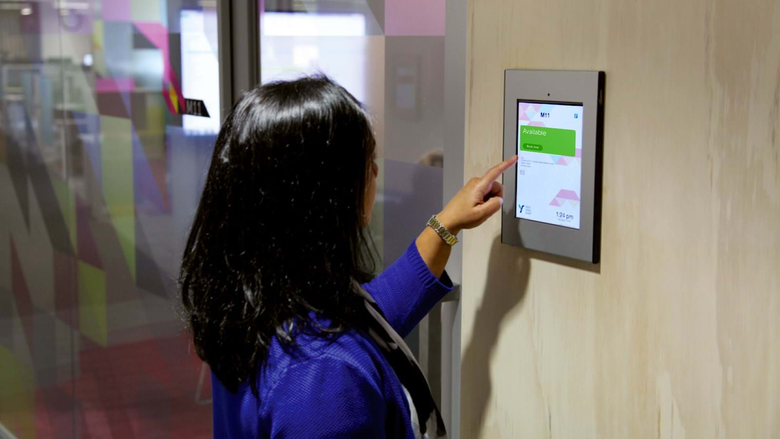 1600X900 YVW Booking Display